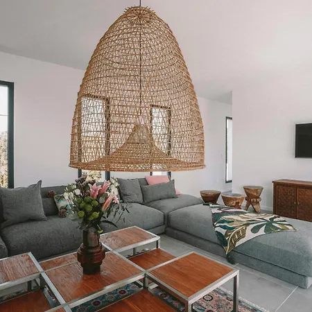 Elegance And Nature Design House In Corsica Vakantiehuis